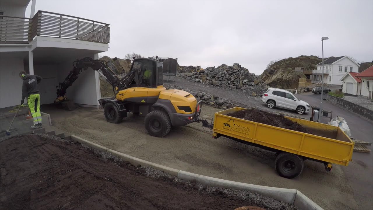 Hardscaping an entrance - Mecalac 12MTX