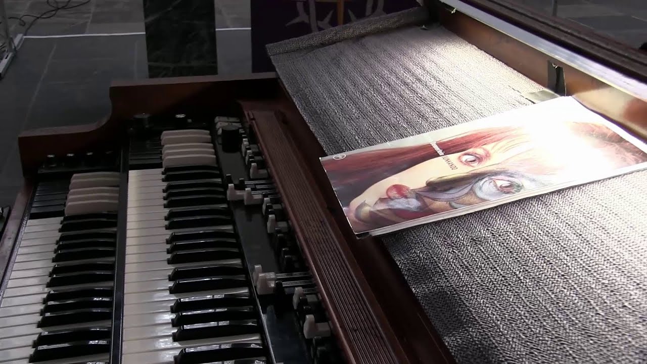 A Hammond B3 enters the stage - Barbara Dennerlein plays Honeysuckle Rose