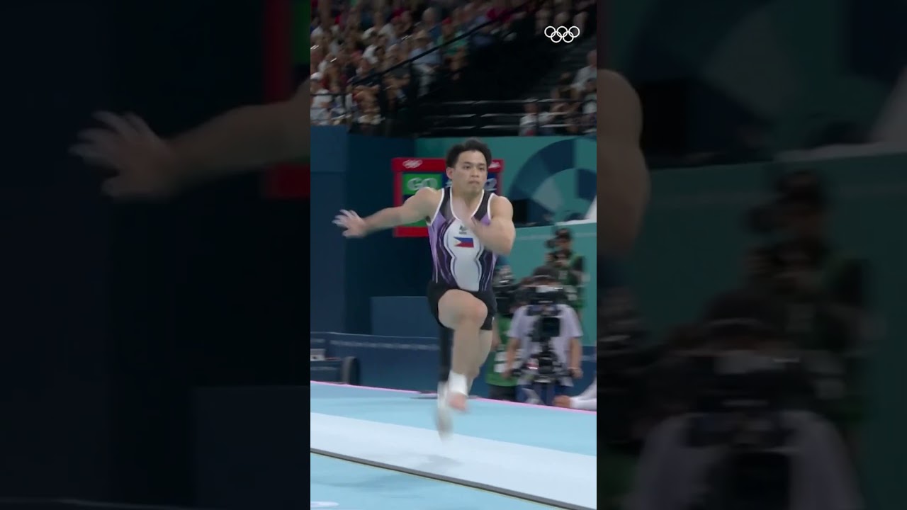 Carlos Yulo flew and got his medal 🥇