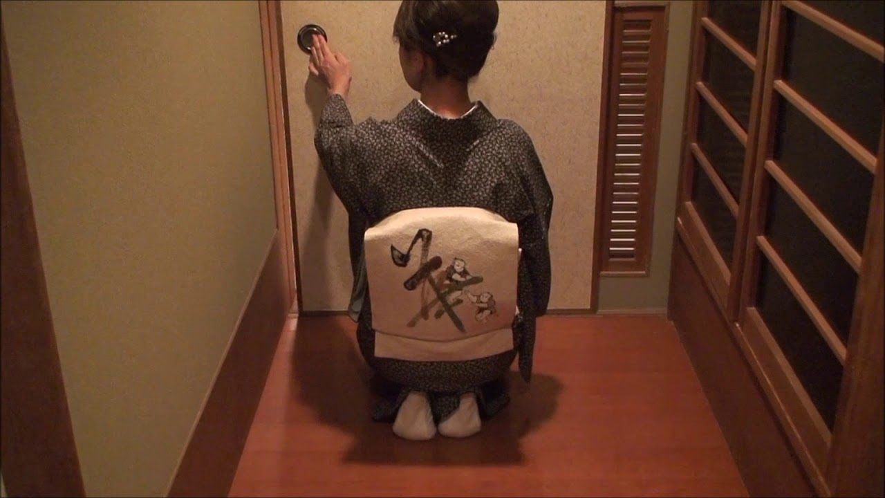 美しい立ち居振る舞い　襖の開け閉め