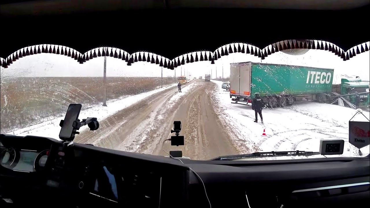 Фуры буксуют🚚Аварии.‼️Гололед. Волгоград засыпает снегом❄