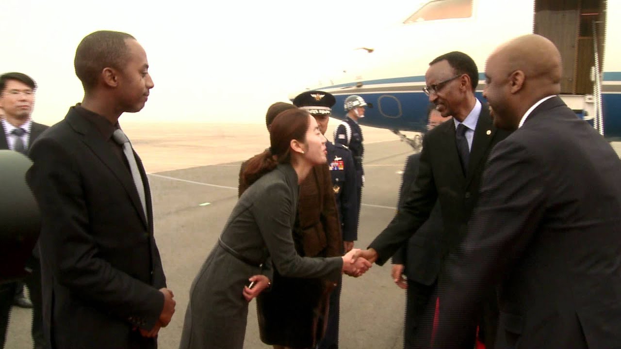 President Kagame arrives in Busan- South Korea, 29 November 2011