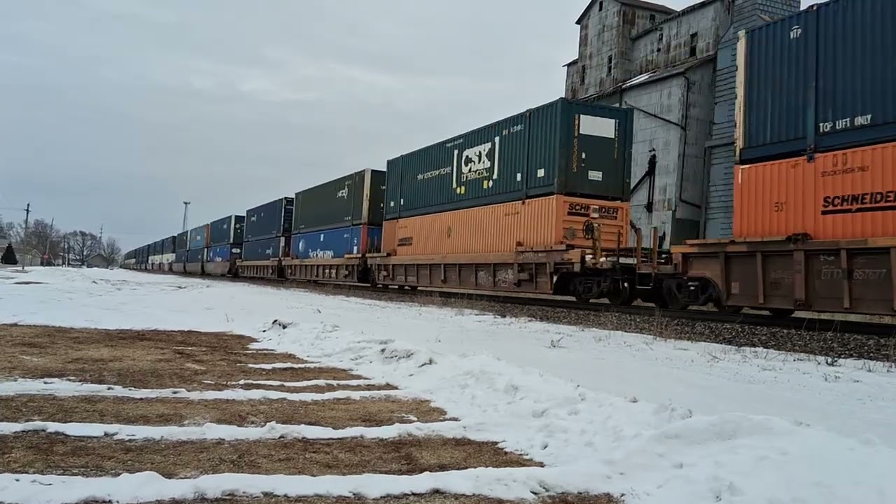 UP 8394 leads a fast Z-G4CI through Downtown Mazon, IL 
