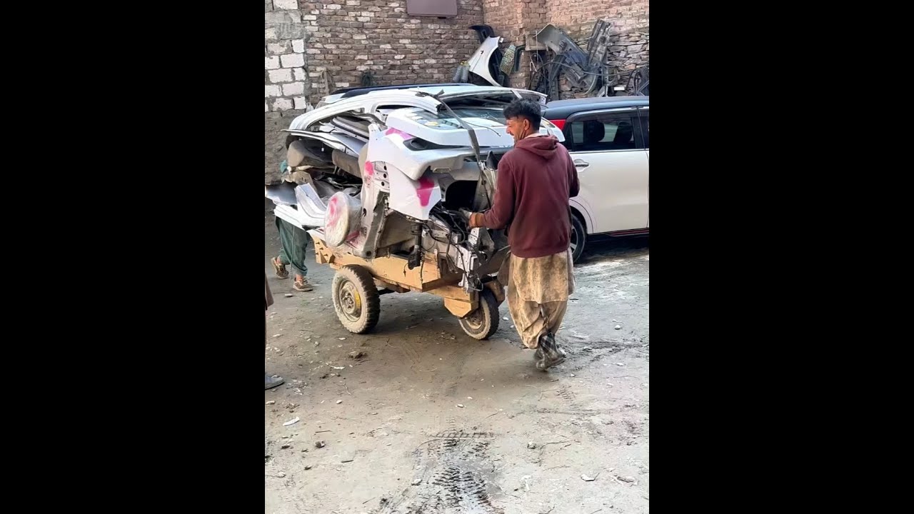 废铁秒变“新车”？老巴师傅神操作看呆我！#二手车#老车翻新#报废车#解压