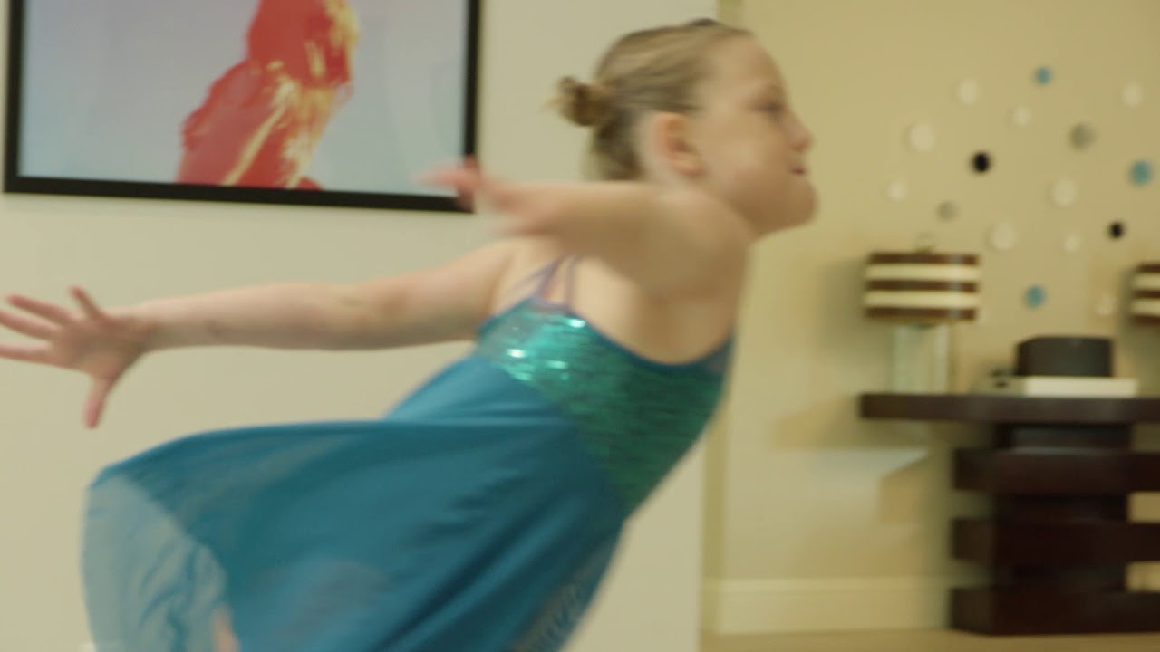 Kate's Hoverboard Dance to Despacito (3 min)