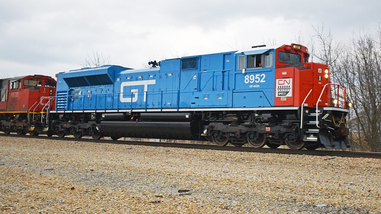 12/19/20 - CN 8952, the Grand Trunk Western Heritage Unit, leads CN G872