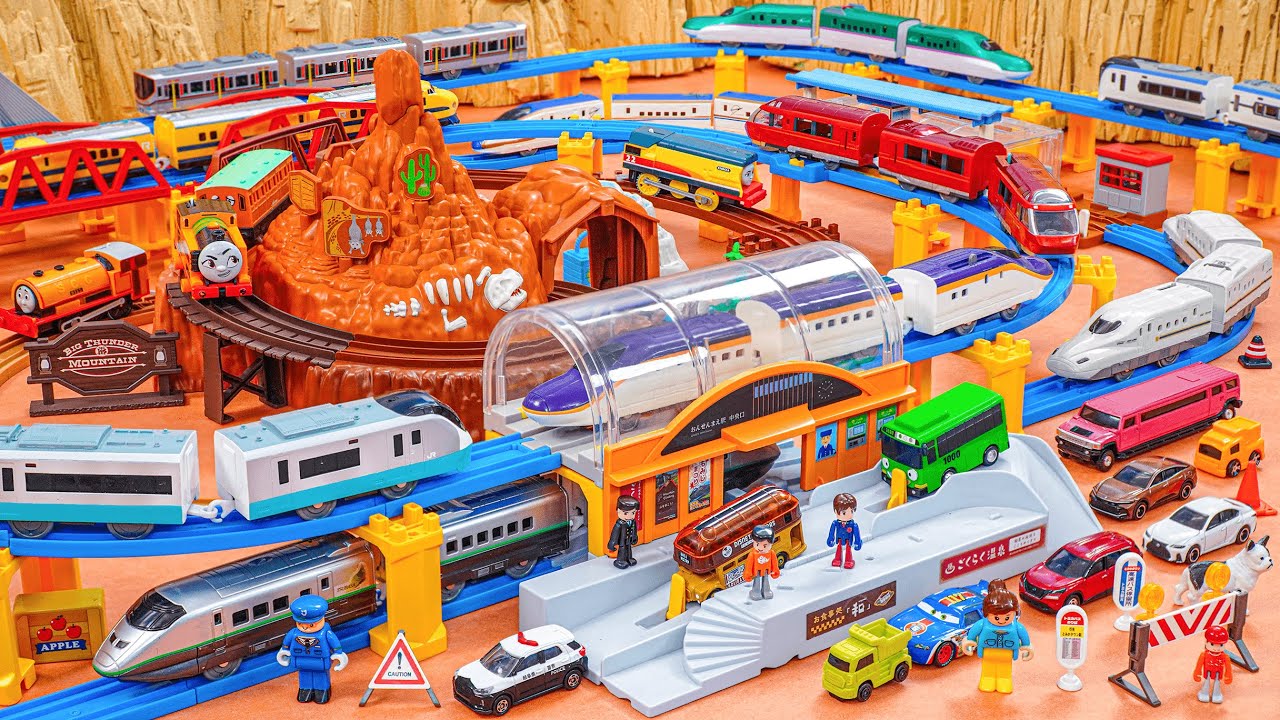 Plarail Shinkansen ☆ Construction of multi-purpose Station Rotary around Big Thunder Mountain