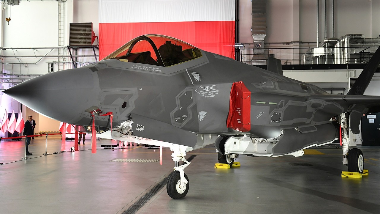 Tragedia, kt&oacute;ra pchnęła Polskę ku F-35. Mało kto zna tę historię