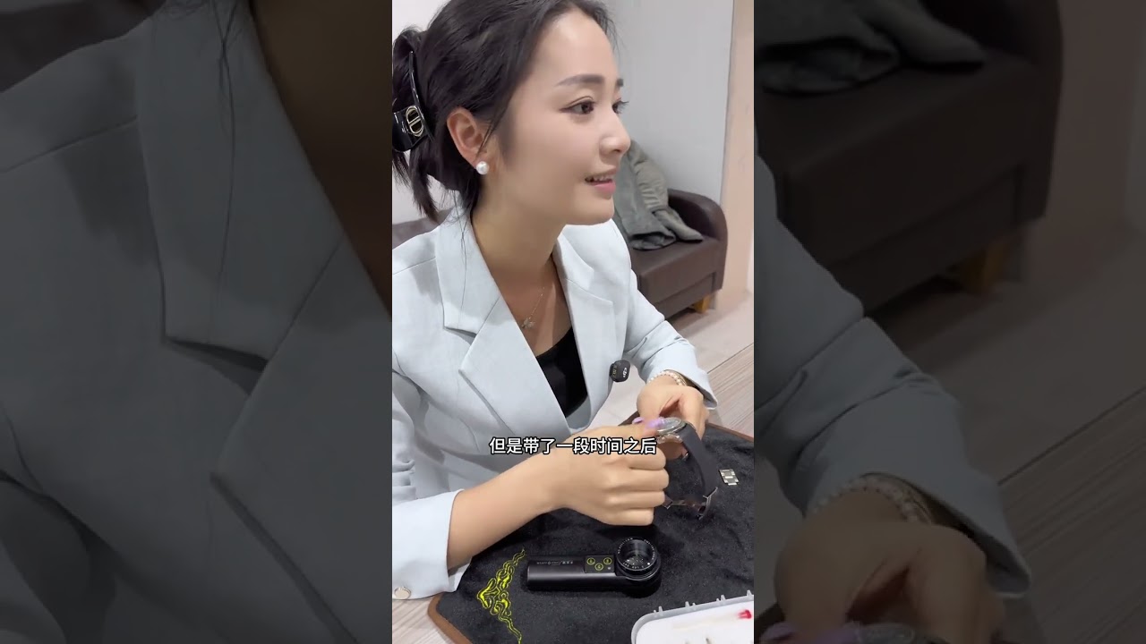 一条表带值好几万 全金水泥灰大哥差点亏