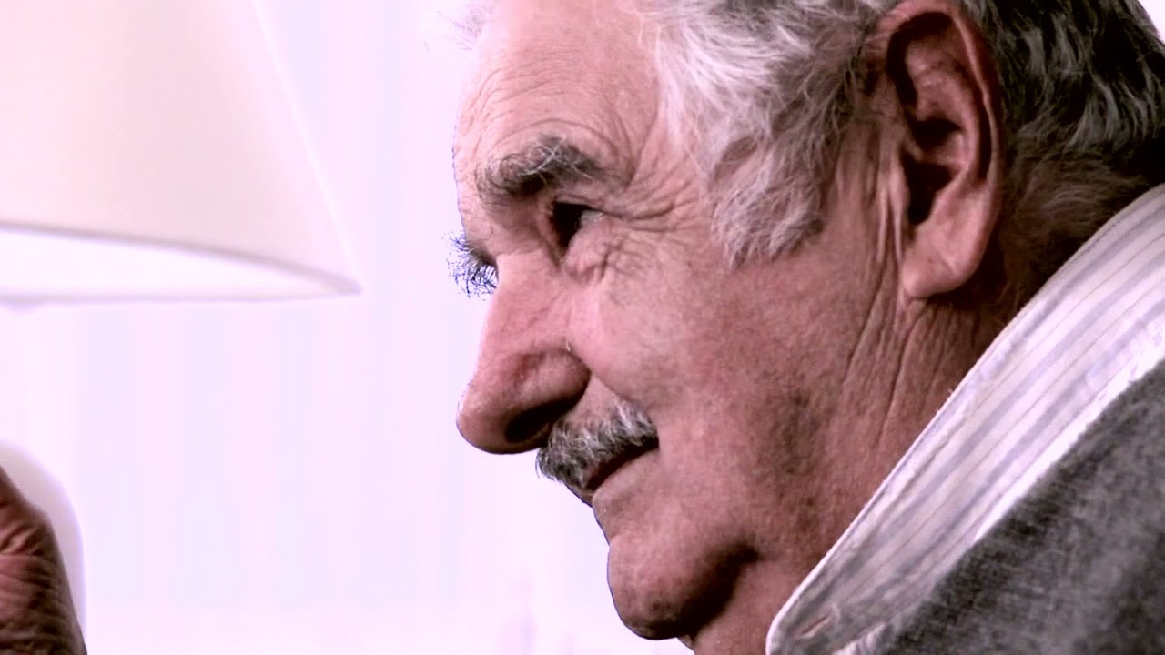 Pepe MUJICA en Bs. As. No es cuánto ganás sino cómo vivís: la cultura del consumismo