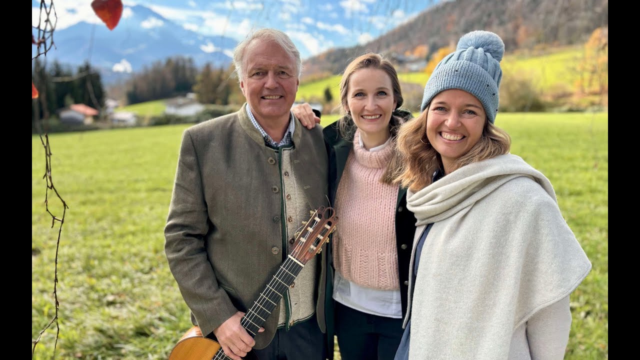 Lied des Monats &ldquo;November&rdquo; - Brinnt scho s&acute;Lab drei im Grobn  // UNSA OANS // Almbach Dreigesang