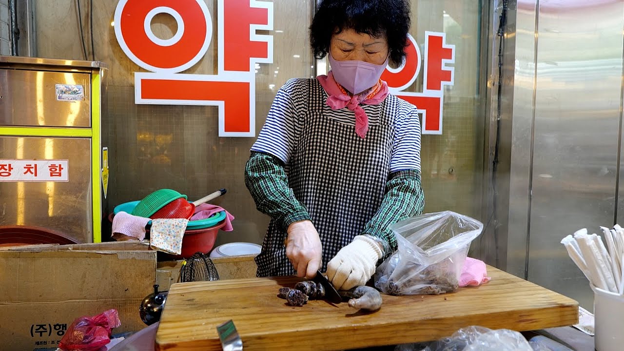 약국 옆에 있는 약순대맛집! 부산 깡통시장 줄서서 먹는 순대 / Sausage made with pork intestines (sundae) / Korean street food
