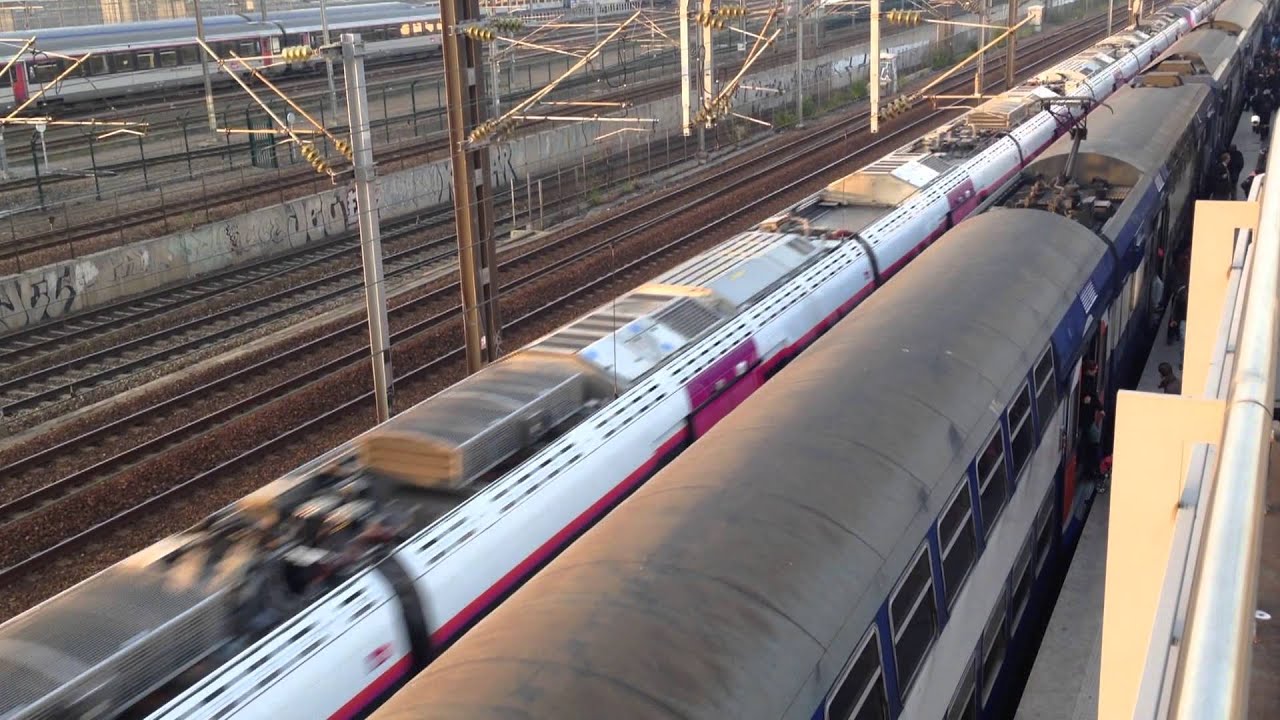 {Crossing 'n' trains} Sur la voie du R.E.R D #06