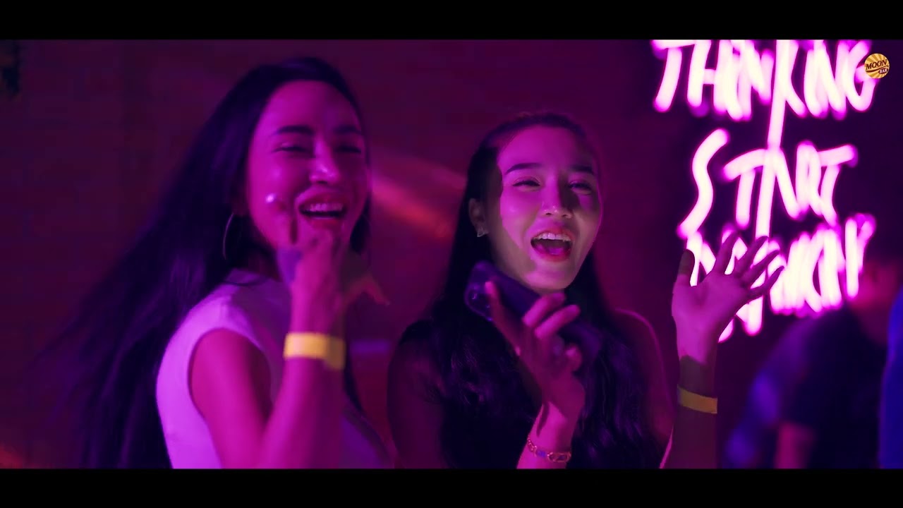 URBOYTJ - ถามคำ (QUESTION?) เพราะที่นี่คือเดอะมูนส์บาร์