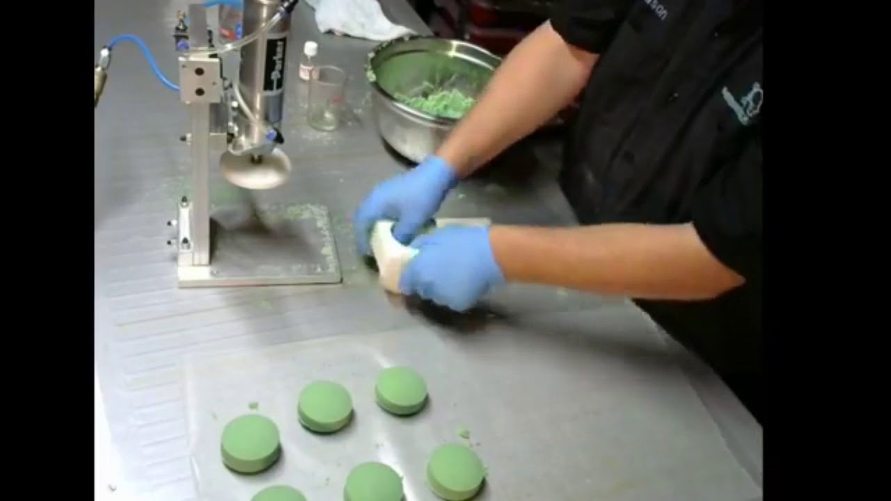 Shampoo Bar/Tablet Puck Mold Demo
