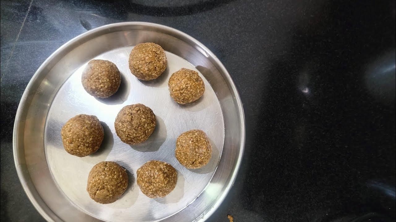 तिल गुड़ के लड्डू 