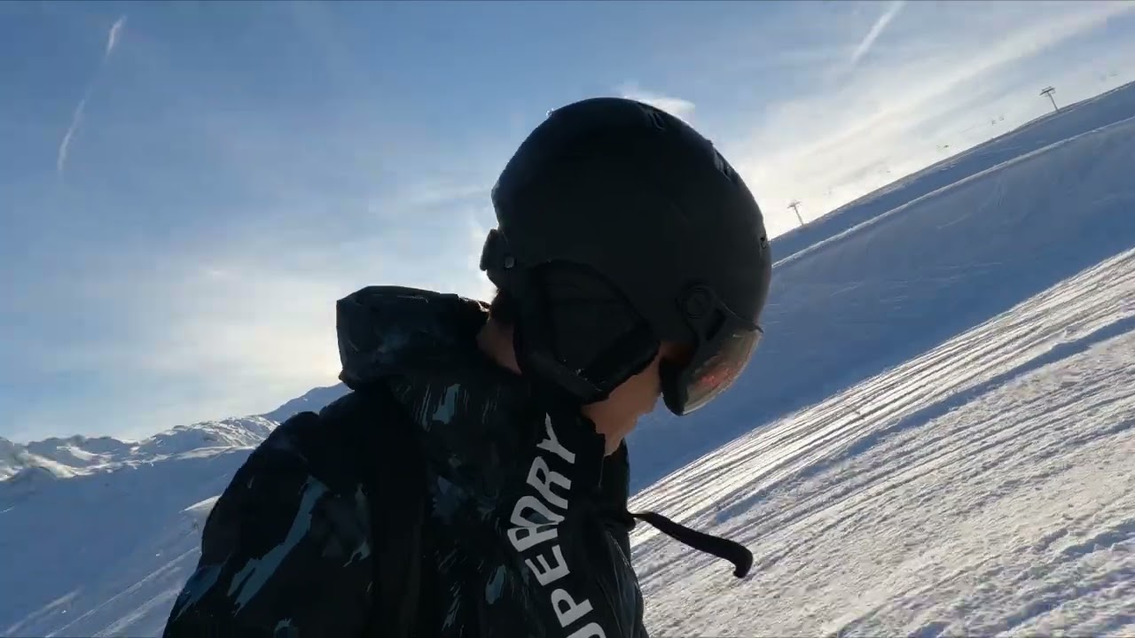 Snowboarding in Les Contamines-Montjoie, 18th December 2022