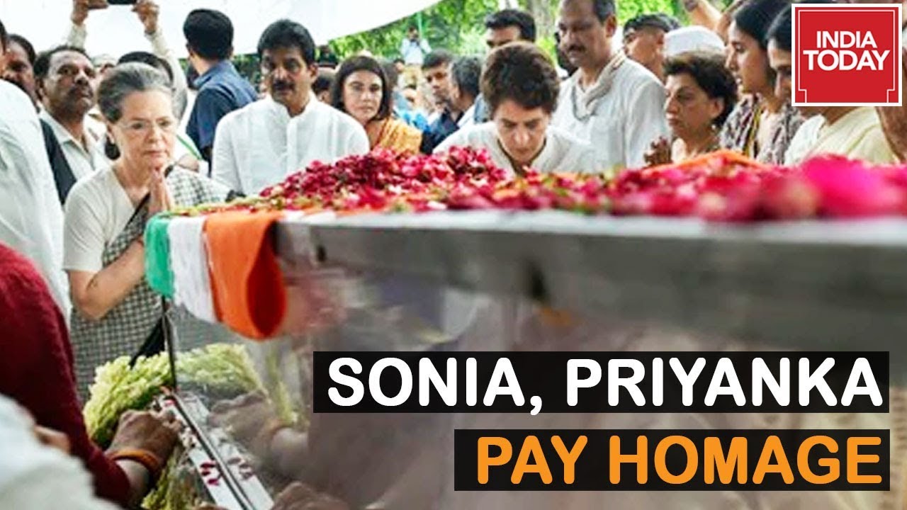 RIP Sheila Dikshit : Sonia Gandhi and Priyanka Gandhi Pay Homage At AICC Headquarters