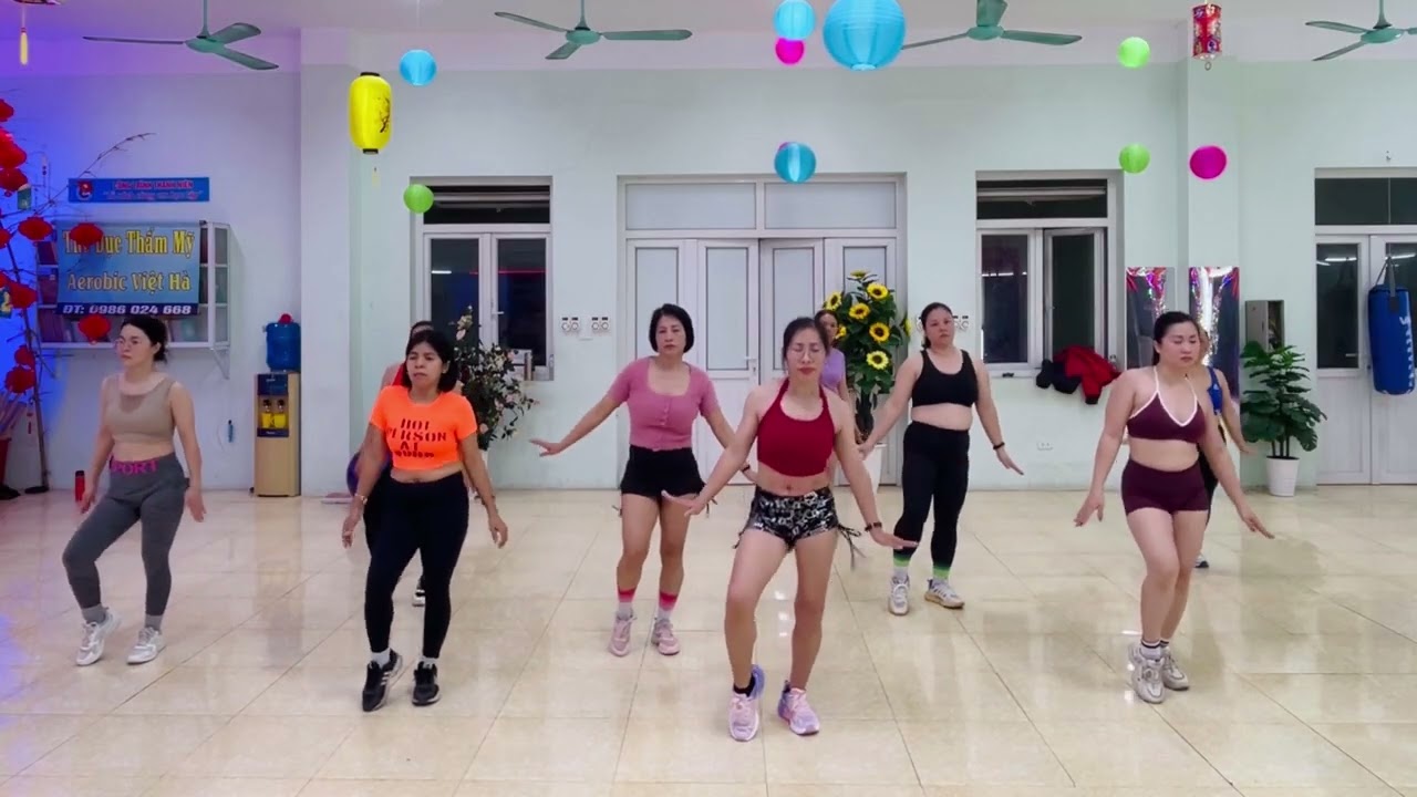 Eo sau cho bắp tay thon gọn, vòng hai nhỏ gọn.