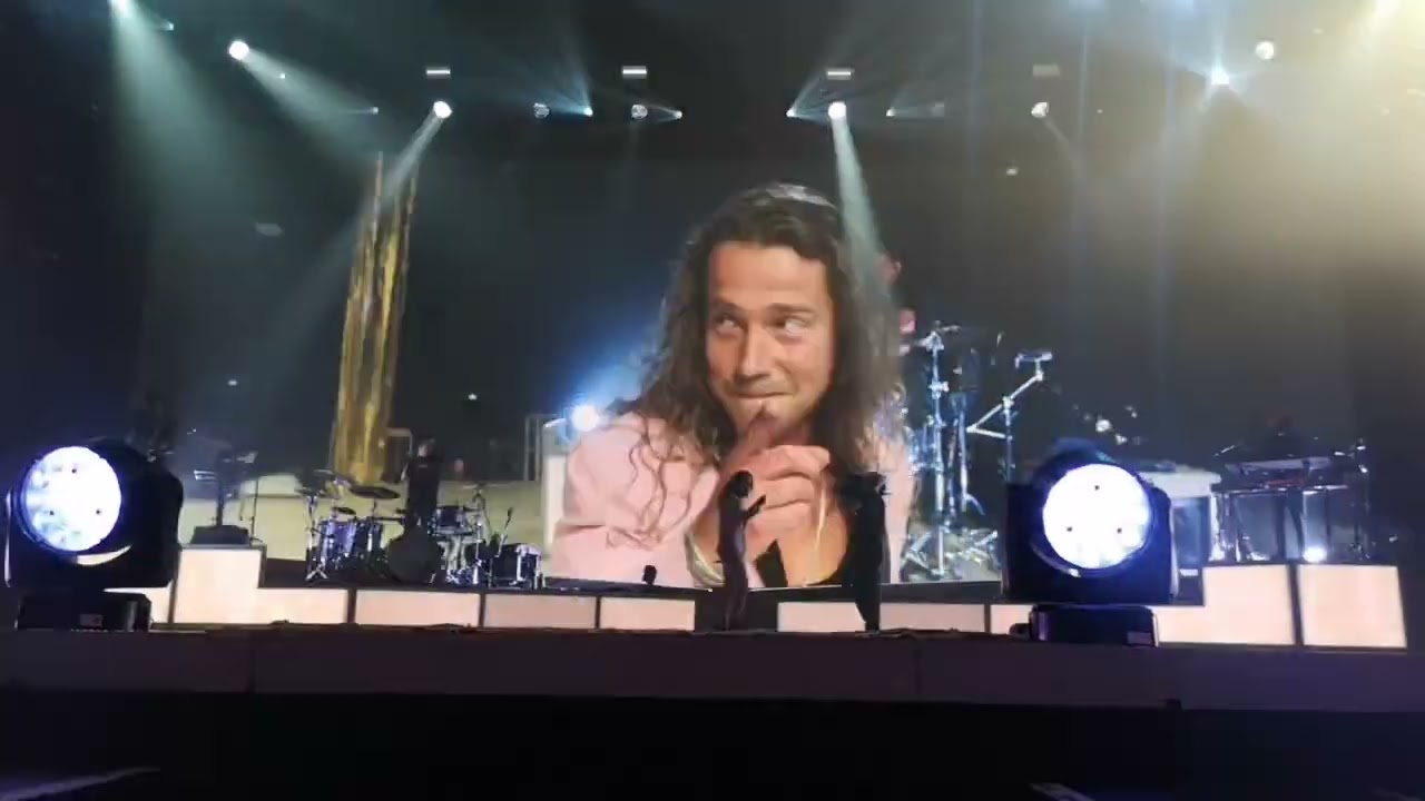 JULIEN DORE live - aimée tour - DOUAI Gayant expo - 20 mai 2022
