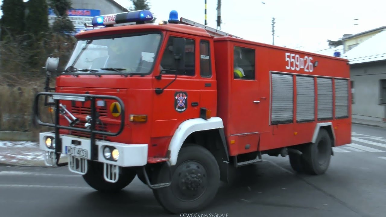 Przejazdy alarmowe zastępów straży pożarnej do pożaru w Karczewie