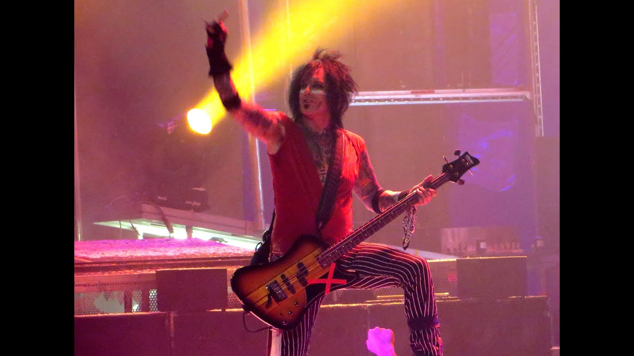 Motley Crue - Don't Go Away Mad (Just Go Away) Live on The Final Tour 10/22/14 Greensboro NC