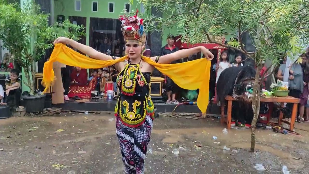 Gandrung e jaranan Satrio Mudho live pondok nongko 