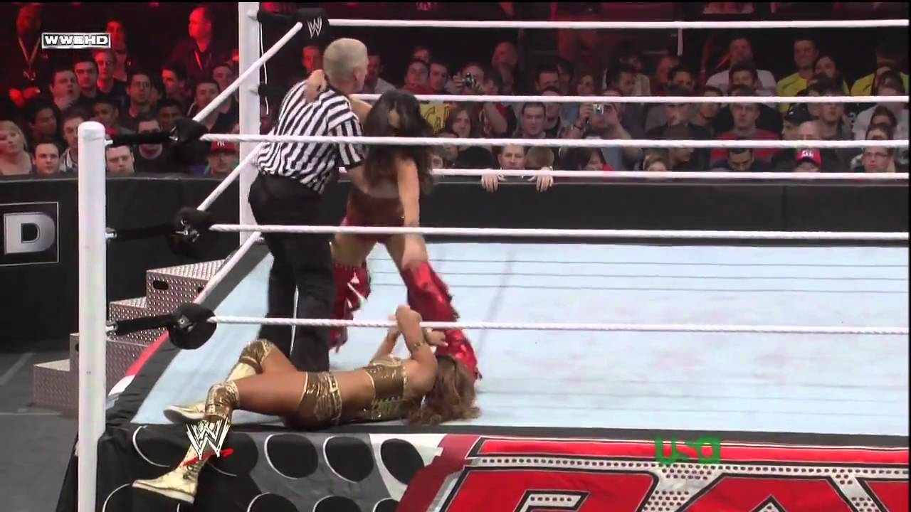 Eve Torres vs Nikki Bella - April 19th, 2011