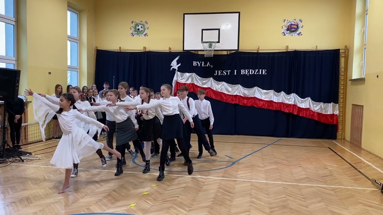 Akademia z okazji 11 listopada - taniec