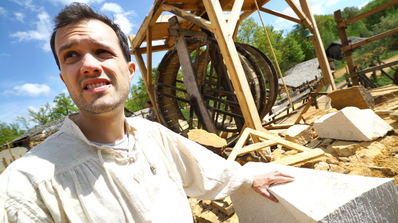 ILS CONSTRUISENT UN CHÂTEAU FORT COMME AU MOYEN ÂGE !