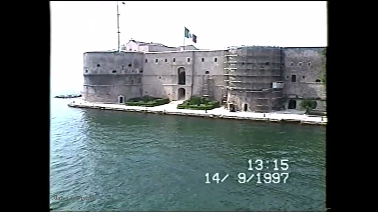 Taranto nel 1997 - un giro per la Città dei due mari.