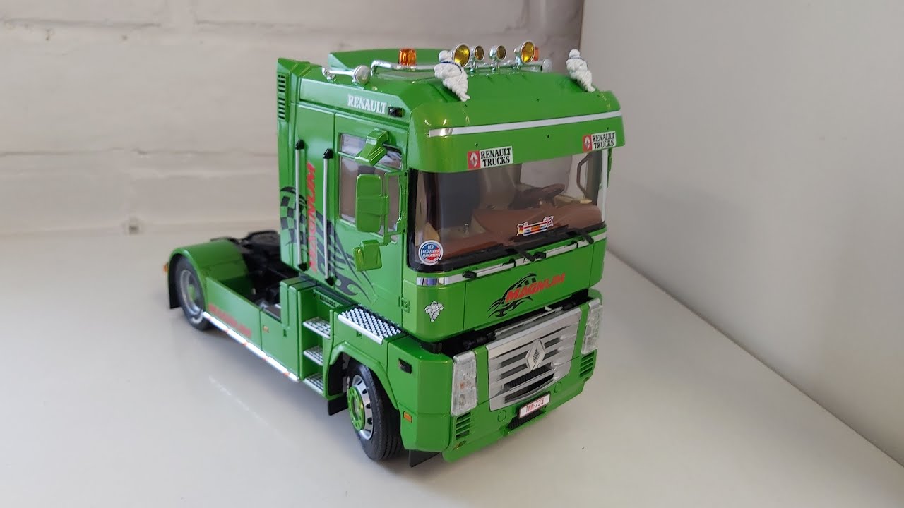 ITALERI Renault Magnum AE500-2001