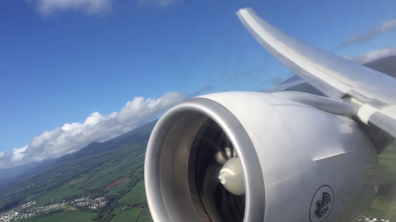 AIR FRANCE 777-300ER, GE90 Engine sound ! Take off from REUNION ! (ATC)