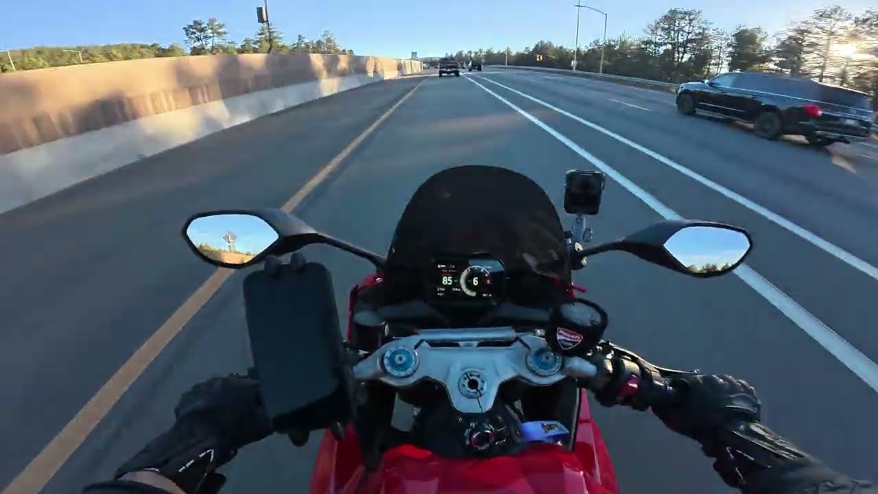 Ducati Panigale V2 S (2025) - Just Cruising Enjoying the Ride!