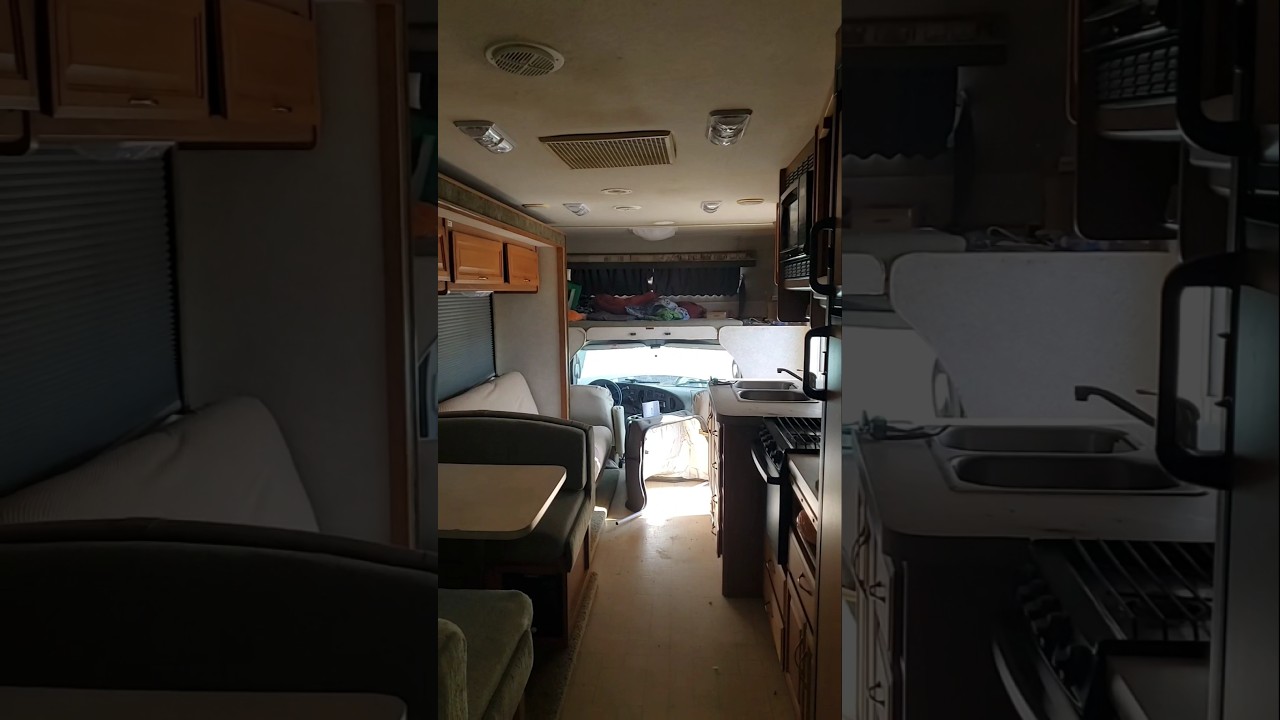 Этот замечательный автодом был списан из-за простого ремонта 👀 #rv #rvlife #rvtravel #rvtour
