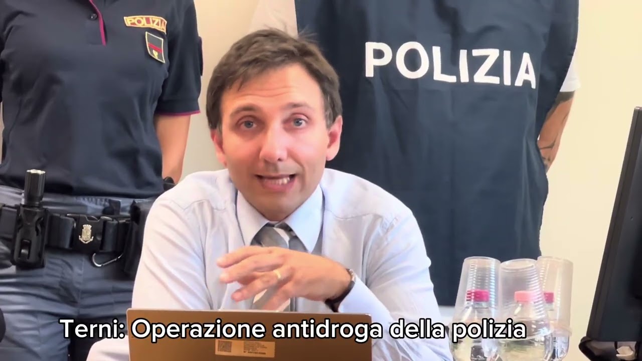 Terni: Vasta operazione antidroga 17 arresti, 31 indagati, conferenza stampa della polizia