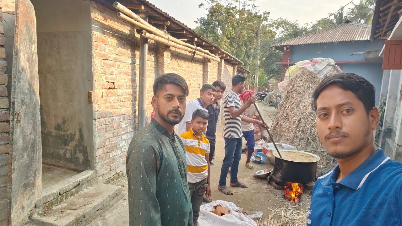 বিনা পারিশ্রমিকে ইফতারির জন্য রান্না করেন 