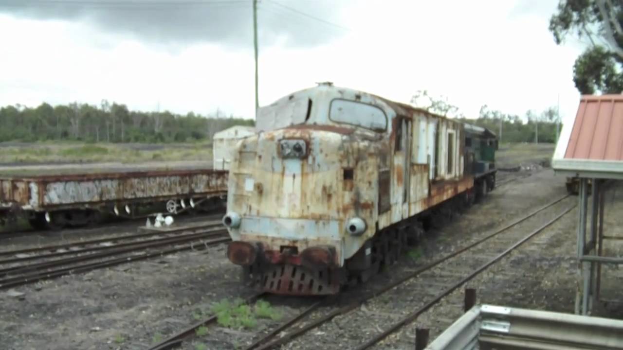 Ex QR Loco 1225 transfer to QPSR 's Box Flat yard near Swanbank. 03 Dec 2010.