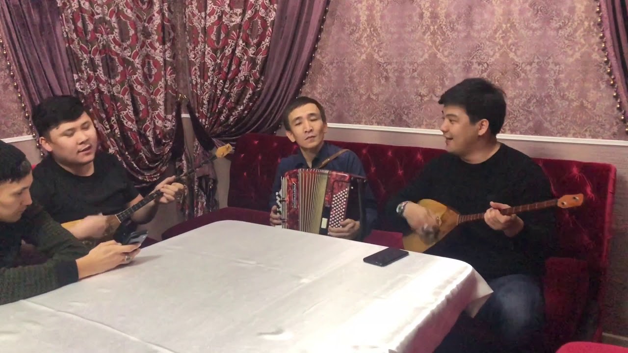 Төңкер тобы - Қызыл көйлек. Ақтөбе қаласы.
