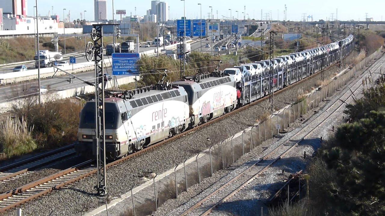 RENFE 252 EN UIC CON PORTACOCHES