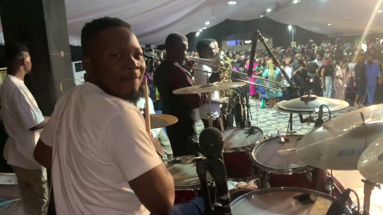 PRAISE PARTY GROOVE