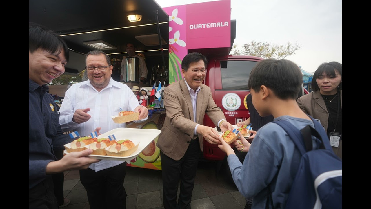 Belize-Guatemala food truck serves diplomats at Foreign Ministry