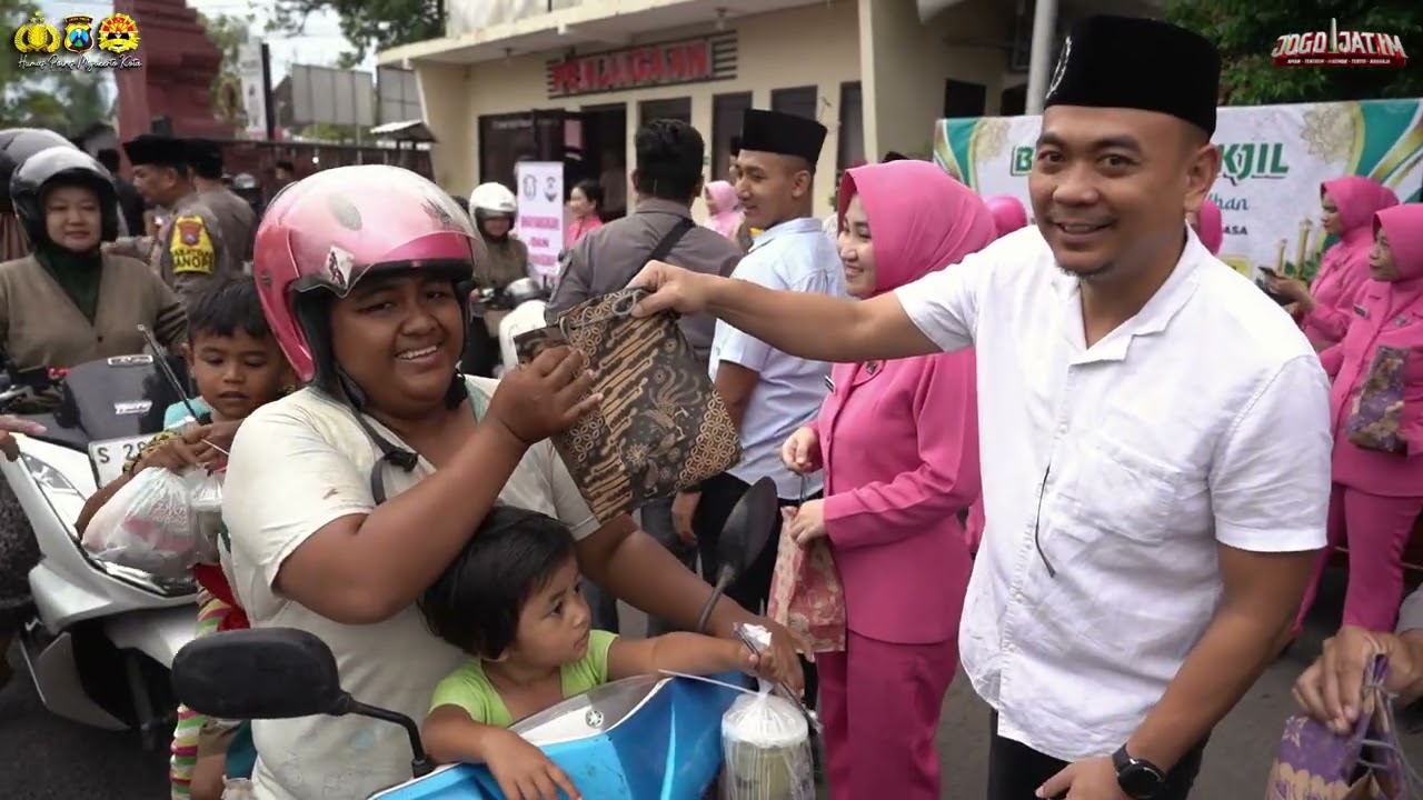 POLRES MOJOKERTO KOTA BERBAGI TAKJIL