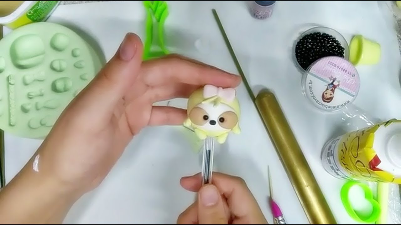 Ponteira de lápis/caneta de preguicinha em biscuit - Live facebook 17/01/2019