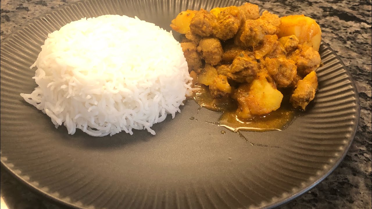 এই বছর Diwali তে বাড়ী decoration..solar লাইট নিয়ে এলাম বাজার থেকে..lunch এ বানালাম সোয়াবীন কষা 😊