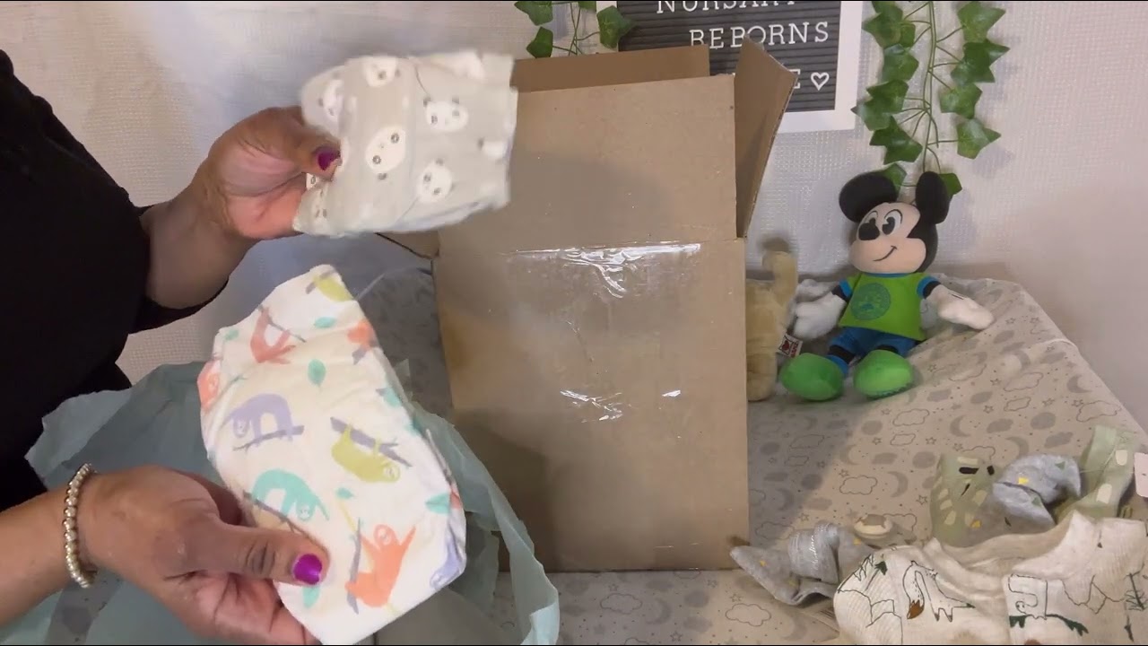 Reborn.com baby box opening.👶🏽🍼