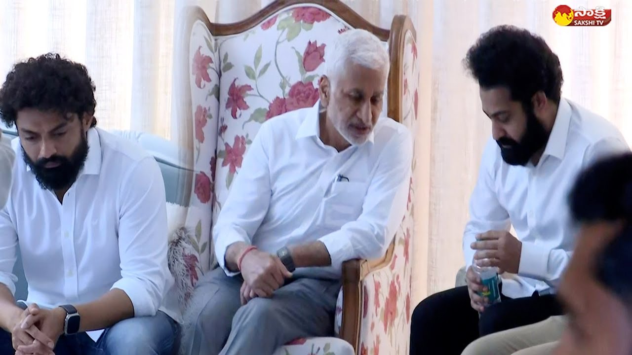 Vijayasai Reddy and Jr NTR Conversation Visuals at Taraka Ratna Residence | Kalyan Ram@SakshiTVLIVE