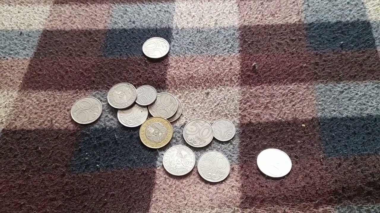 На байковую поверхность бросаются МОНЕТЫ 9-ого Февраля 2026 года - Широкоформатно