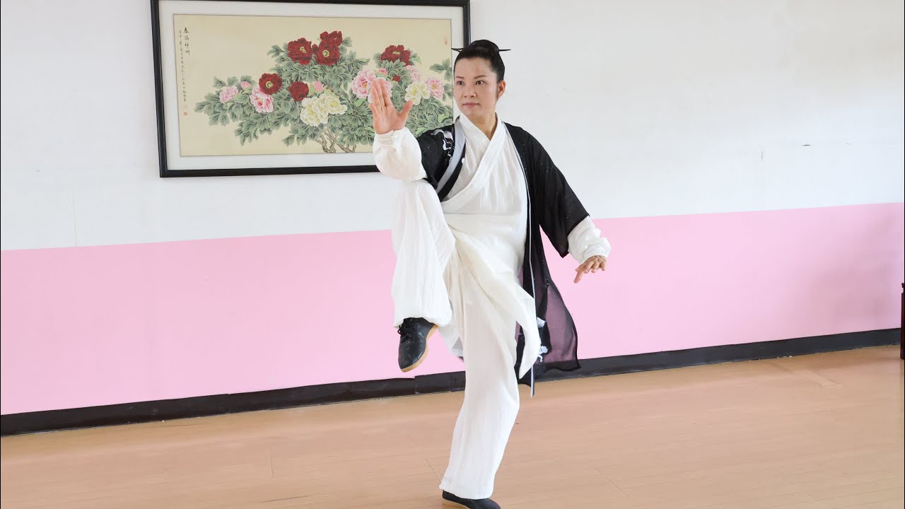 #taichi#太極拳 #24式简化太極拳#太極拳教室 興味のある方はぜひ一度見学に来てみて下さい。葛飾区立石にて毎週火曜日，日曜教室に行っています連絡先:電話080-2485-9956