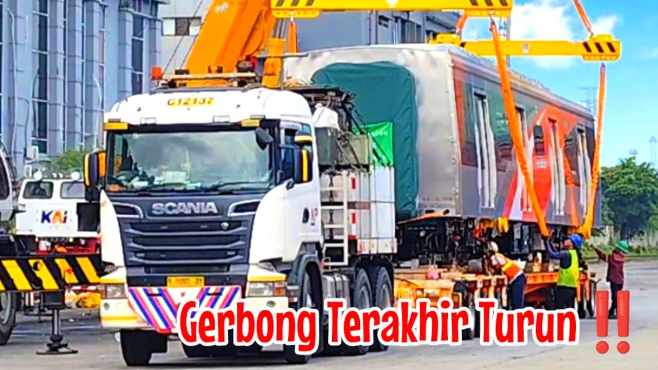 KERETA KRL BARU CRRC TYPE SFC 120 V TERAKHIR UNLOADING DI STASIUN PASOSO TANJUNG PRIOK